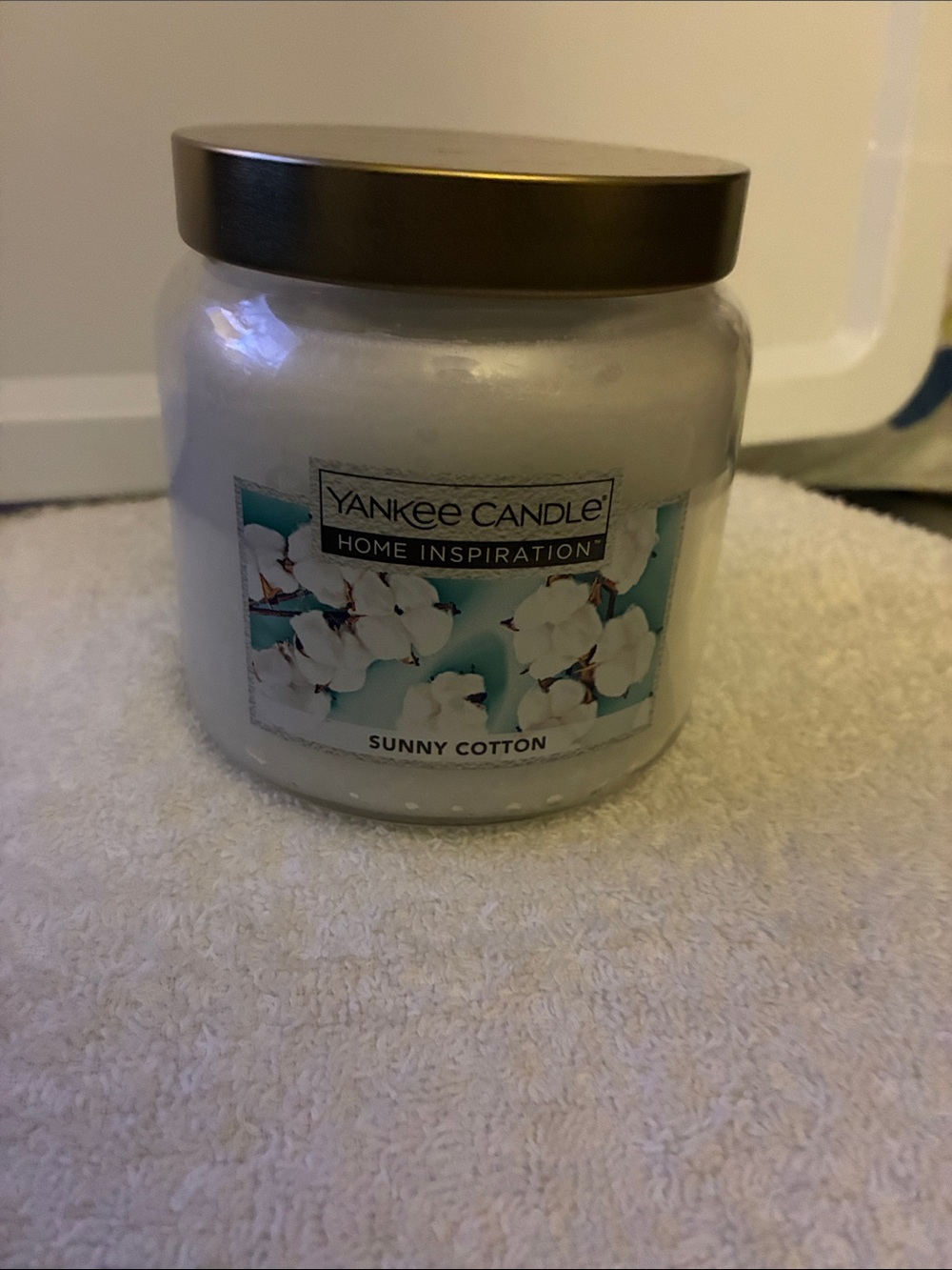New Yankee Candle Sunny Cotton Jar Candle - White & Gold Lid 15oz